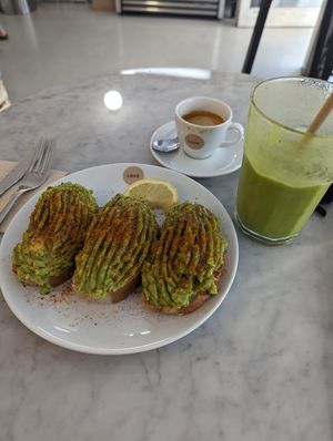 Avo toast, green smoothie and espresso at Love Juice Bar - Grenelle in Paris