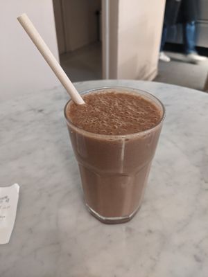 Choco Milkshake (8,90€) - 2.5/5 at Love Juice Bar - Grenelle in Paris