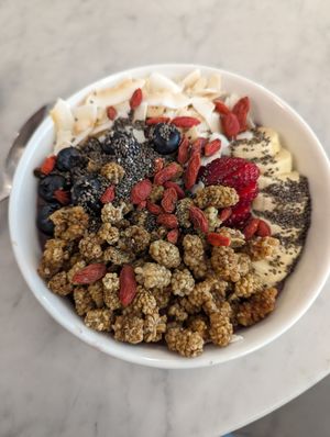 Acai bowl at Love Juice Bar - Grenelle in Paris