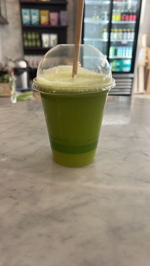 Super greens   at Love Juice Bar - Grenelle in Paris
