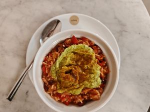 Chili sin carne at Love Juice Bar - Grenelle in Paris