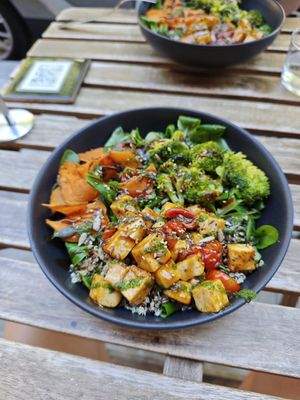 Tofu bowl at Maybean Cafe in Valencia