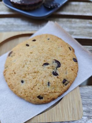 Cookie with chocolate chips at Maybean Cafe in Valencia