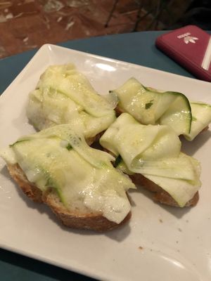 Tapas de calabacín at Santa y Pura in Madrid