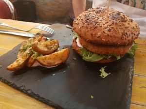 Hamburguesa at Santa y Pura in Madrid