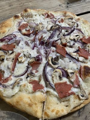 Pizza  at Santa y Pura in Madrid