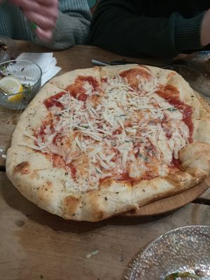 Pizza 4 quesos. El camembert espectacular ! #Veganuary at Santa y Pura in Madrid