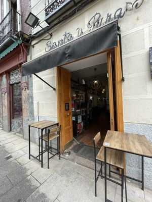 Entrance  at Santa y Pura in Madrid