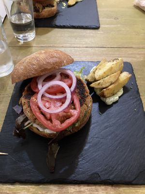 Hamburguesa Santuario Gaia  at Santa y Pura in Madrid