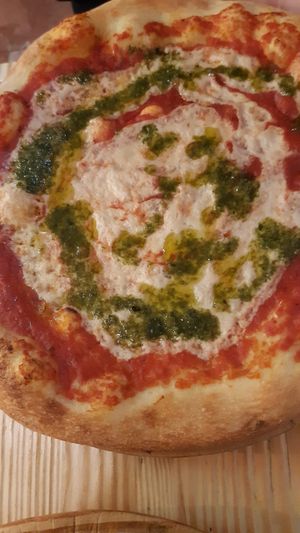 Margarita pizza at Santa y Pura in Madrid