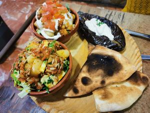Salad combo dish at Santa y Pura in Madrid