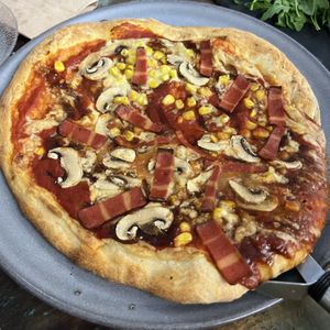 barbacoa pizza  at Santa y Pura in Madrid