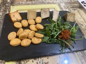 Tabla de quesos   at Santa y Pura in Madrid