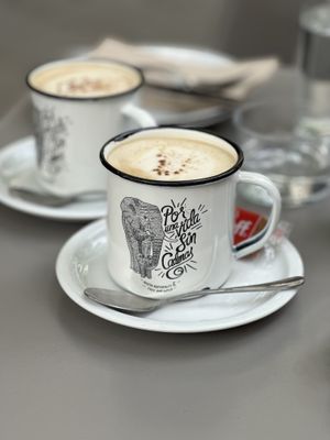 Café con leche di avena  at Santa y Pura in Madrid