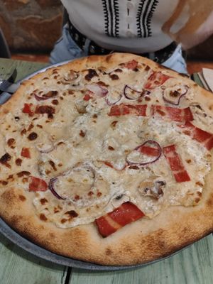 Pizza carbonara at Santa y Pura in Madrid