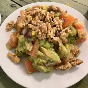 Ensalada de aguacate #Veganuary at Santa y Pura in Madrid