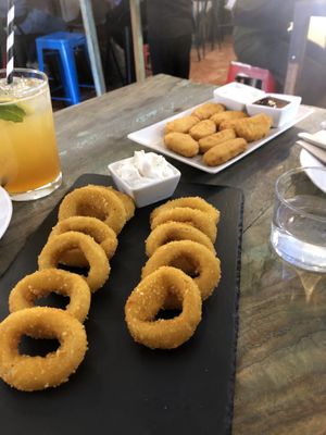 Anelli di calamari incredibili!  at Santa y Pura in Madrid