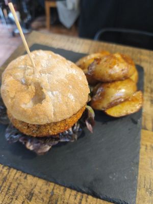 Burguer Sanguario Dharma at Santa y Pura in Madrid