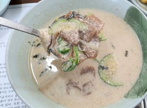 Acorn sujebi noodle soup with perilla seeds 들깨 도토리 수제비 #Veganuary at Nanulteo - 나눌터 in Suncheon