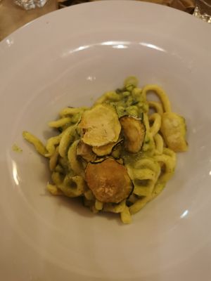Pasta con zucchine e basilico squisita at Brancaleò in Pescara