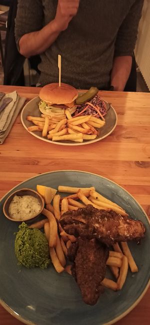 Fish & chips/burger at Harp & Crown in Corsham