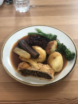 The Wellington Sunday roast at Harp & Crown in Corsham