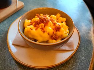 Macaroni cheese with crispy onions at Harp & Crown in Corsham