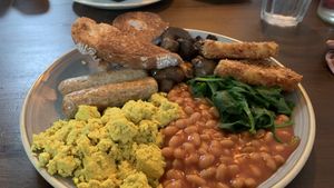 We were lucky enough to be staying on a weekend they did their fundraising breakfasts 😋😋  at Harp & Crown in Corsham