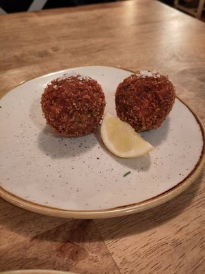 Vherbal kitchen takeover: truffle aracini at Harp & Crown in Corsham