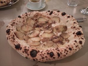 Vherbalkitchen Christmas menu - Potato Dauphinoise pizza at Harp & Crown in Corsham