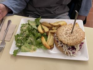 Burger sans fromage   at Les Petits Fourneaux in Die