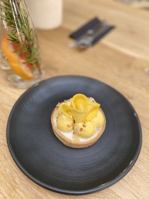 Vegan tart with mango and coconut at Angel Cakes in Krasnodar