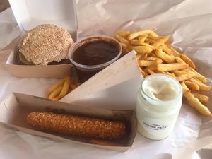 Vegan stew with jackfruit, vegan kipkorn, vegan bicky burger and fries.  at Friterie Chasse Patat in Ghent