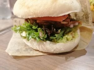 Pulled jackfruit burger at Friterie Chasse Patat in Ghent