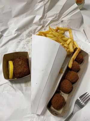 Vegan shrim crocket and vegan bitterballs  at Friterie Chasse Patat in Ghent