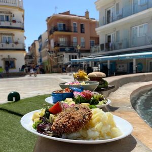 Ellen Restaurant serves four different vegan main courses.  We have beef that comes with mashed potato. We have a burger, a stew, and also vegan meatballs. at Ellen Restaurant in Torremolinos