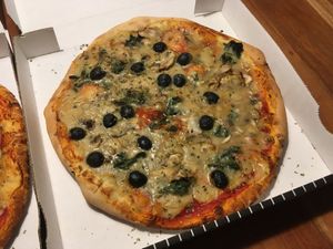 vegan pizza with olives, artichokes and spinach at Pizzeria Märchenwald in Essen