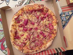 Scharfe Pizza at Pizzeria Märchenwald in Essen