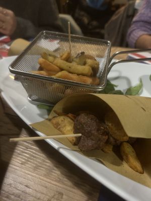 Mix fritti vegani  at Old England Pub in Padua