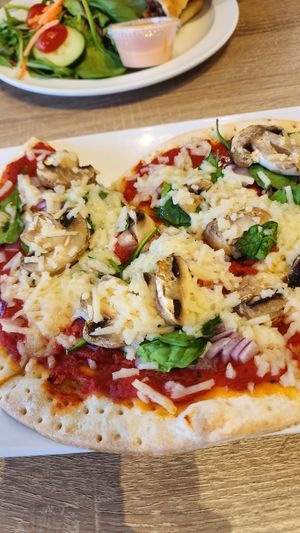 Vegan Flatbread Pizza at Vine Cafe in New Bern