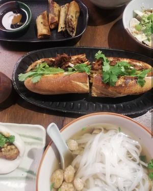 Harumaki, mission street dumpling, banhmi, cuapao, pho at Wabi-Sabi Noodle House in Makati
