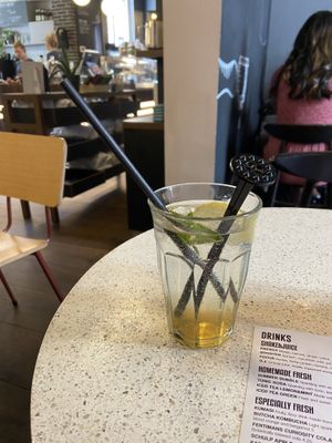 Summer bubble (homemade sparkling lemonade) with elderflower, lemon and mint: allright  at Anne&Max - Domkwartier in Utrecht