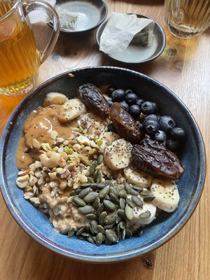 Oatmeal bowl  at Tijm in Utrecht