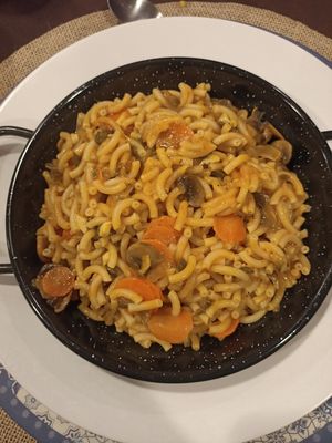 Fideua de verduras y champiñones at La Estación del Alma in Soria