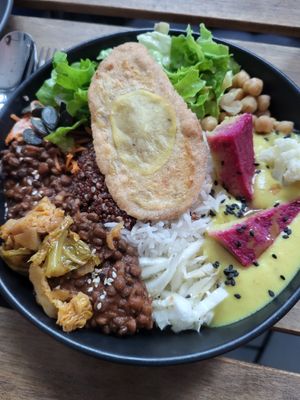 daily everything plate at Das Suess'Kind Veganery in Vienna