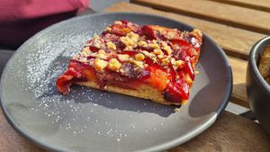 Plum cake (Schwetschgendatschi) at Das Suess'Kind Veganery in Vienna
