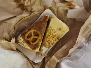 Salted Caramel Cake and New York Cheesecake at Café Rotkehlchen - Kalk in Cologne