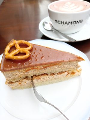 salted caramel cake at Café Rotkehlchen - Kalk in Cologne