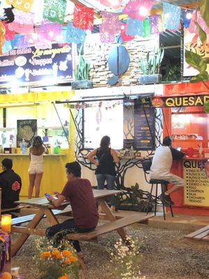Several seats available at La Raiz de la Tierra - Food Stand in Zihuatanejo