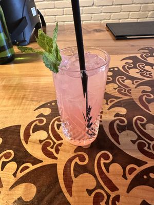 Hibiscus Fresca mocktaill  at Como in Truckee